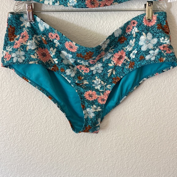 Time and Tru Teal Blue Floral Bikini - Picture 2 of 14